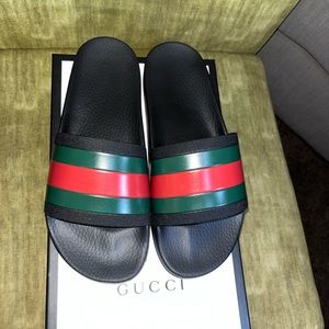 GUCCI RUBBER SLIDES